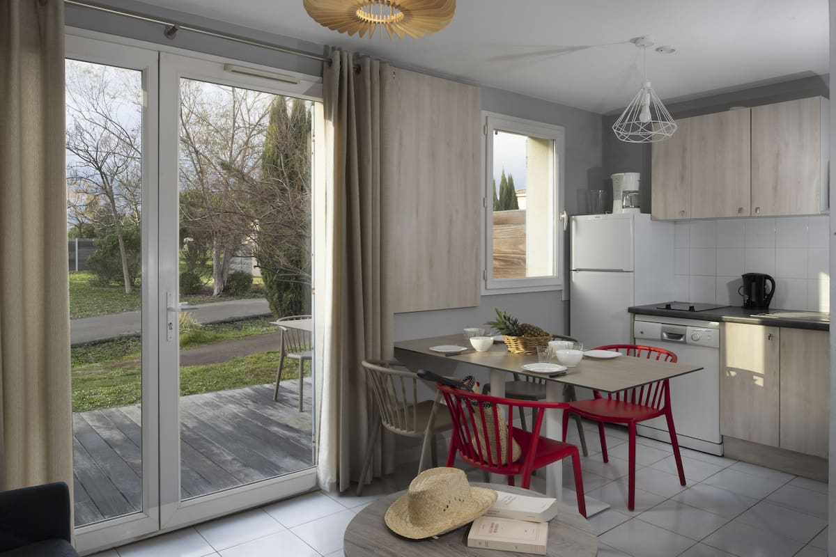 Private kitchen | Fridge, microwave, stovetop, dishwasher