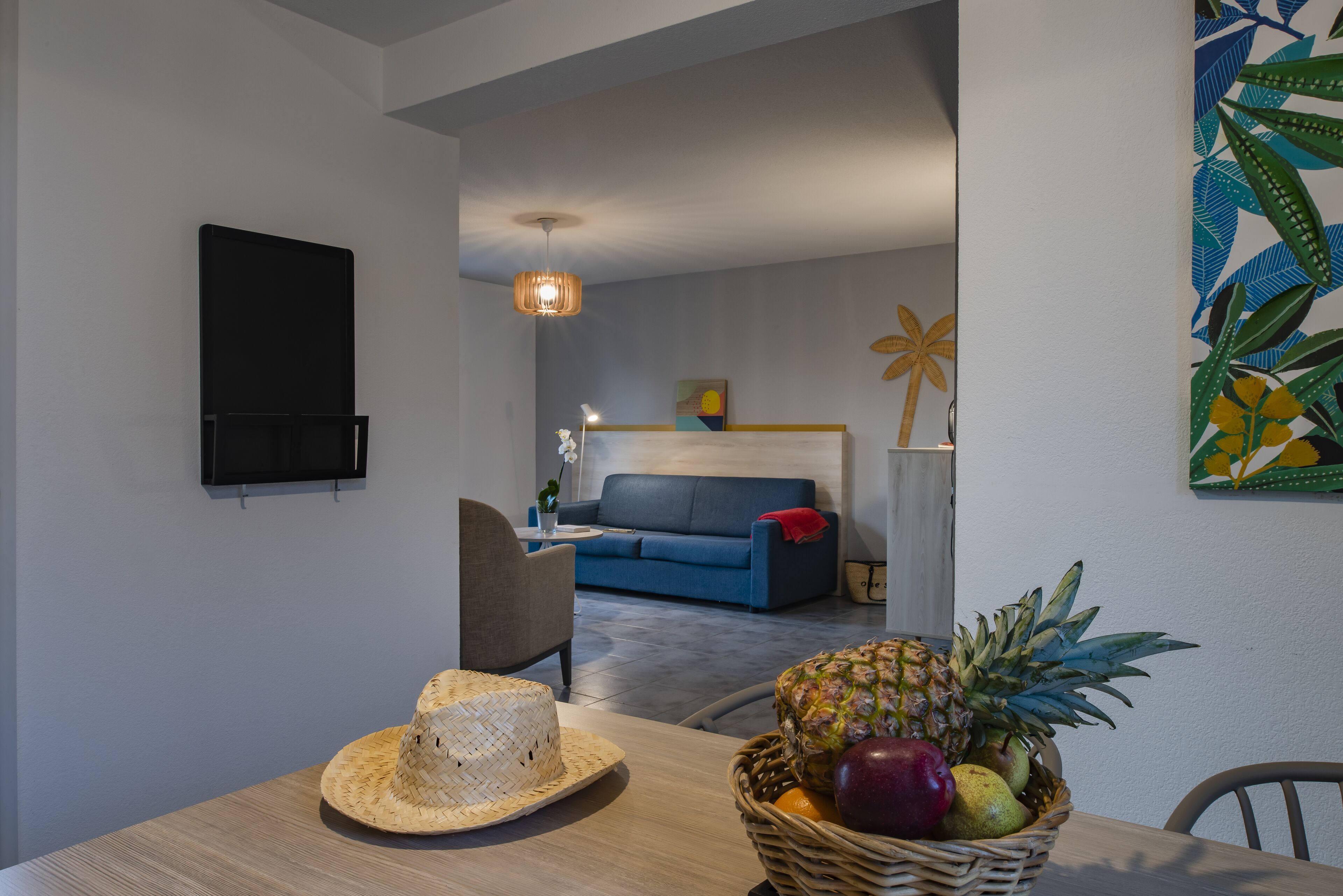 Cunas gratuitas, wifi gratis, ropa de cama