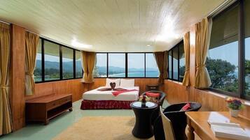 Suite Room | Free minibar, in-room safe, desk, rollaway beds