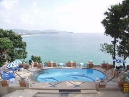 Outdoor pool, pool umbrellas, sun loungers