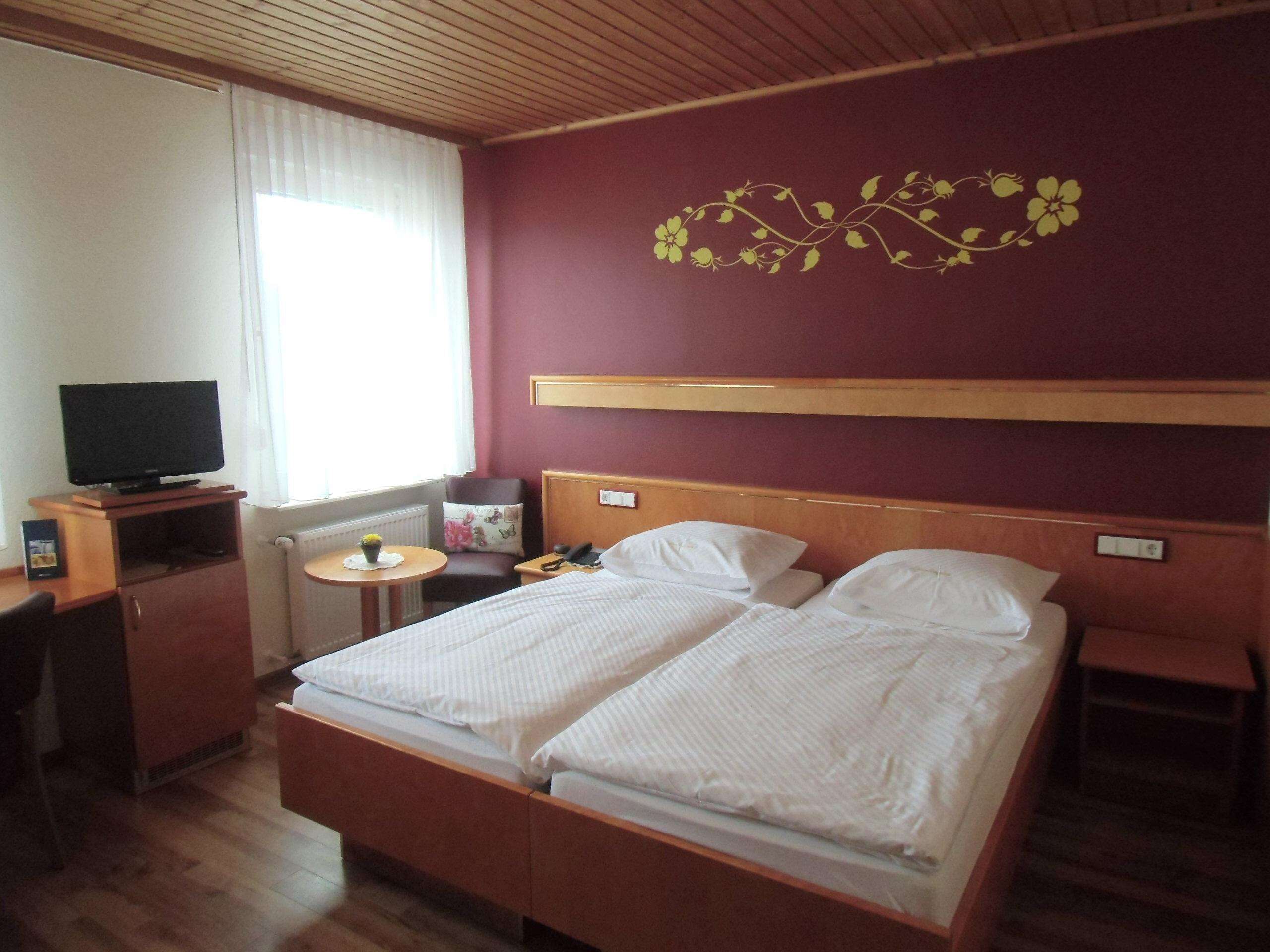 premium bedding, pillow-top beds, in-room safe, desk