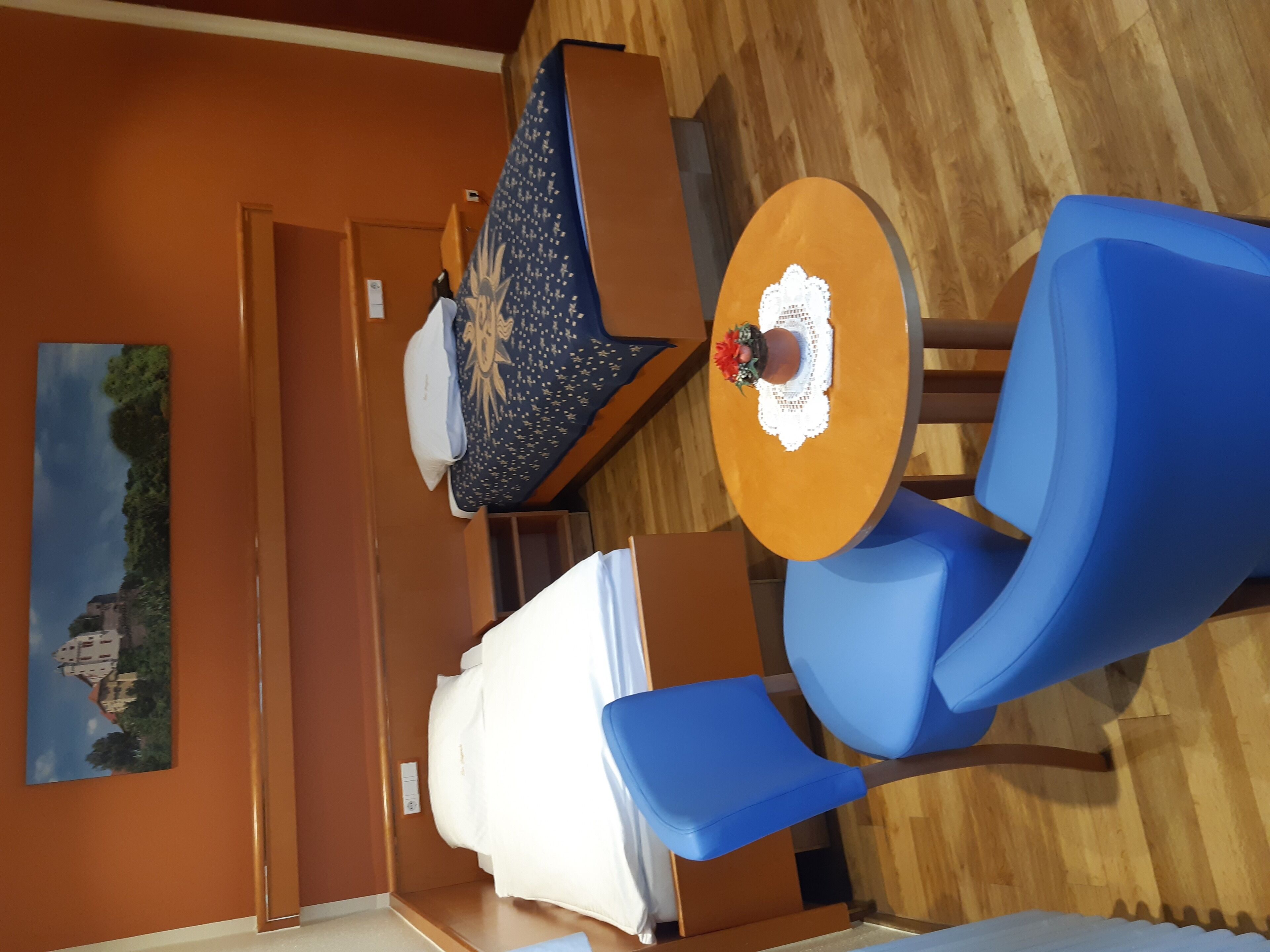 premium bedding, pillow-top beds, in-room safe, desk