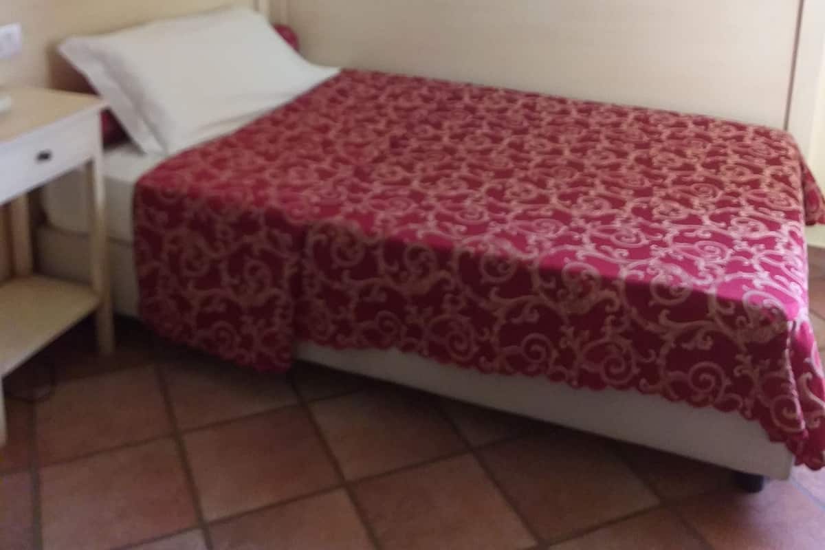 Klassieke eenpersoonskamer, 1 eenpersoonsbed | Hypoallergeen beddengoed, een bureau, een laptopwerkplek
