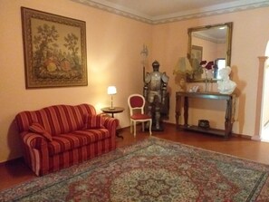 Televisión LCD de 32 pulgadas con canales digitales y televisión