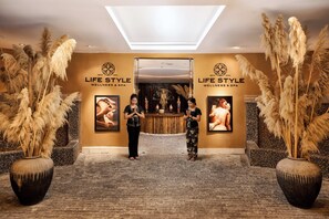 A reception area with two large vases of pampas grass, a reception desk, and two framed pictures on the wall. - Kefaluka Resort - All Inclusive (Bodrum)