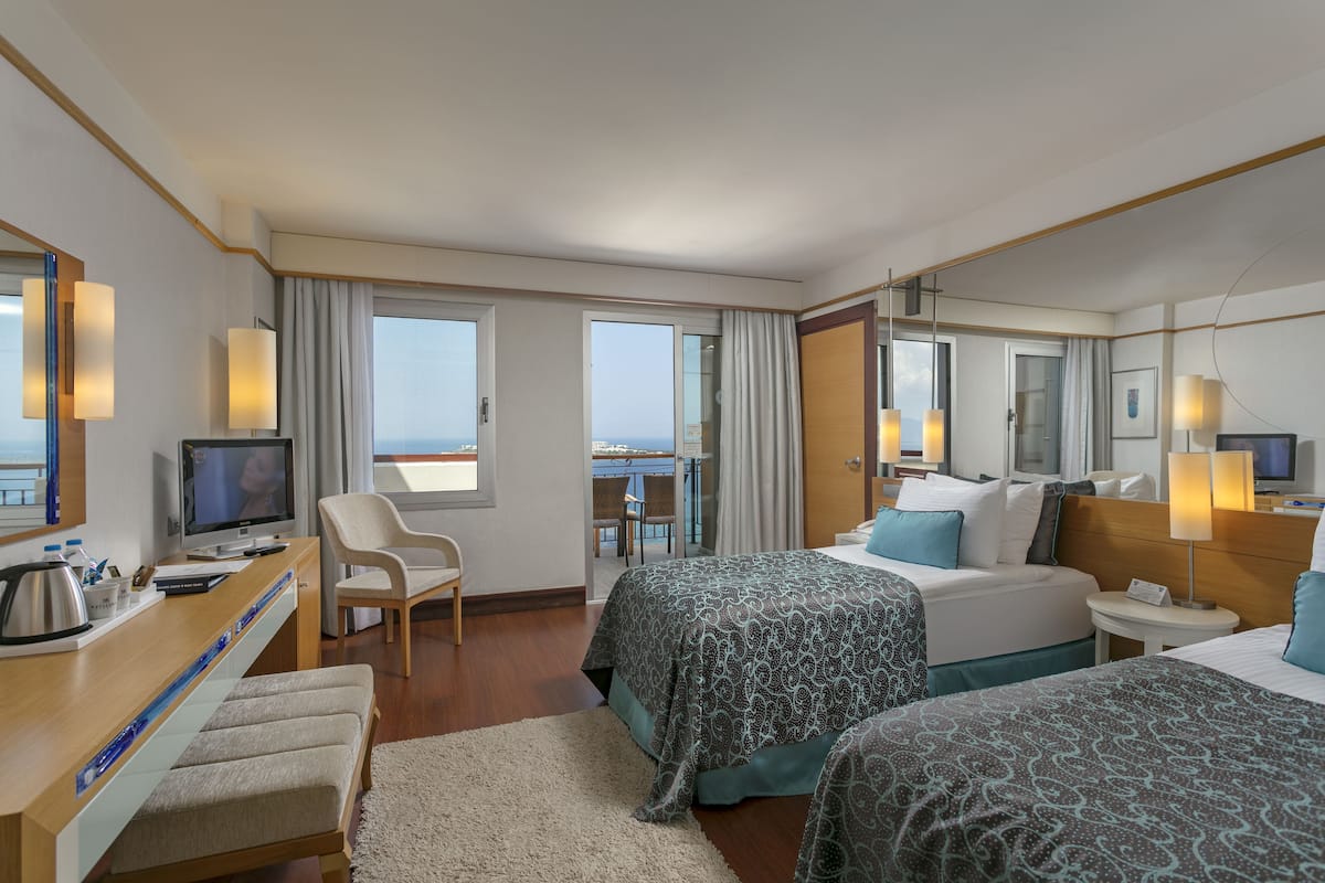 Ropa de cama de alta calidad y artículos del minibar gratis