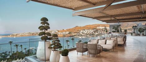 6 bars/lounges, poolside bar, beach bar