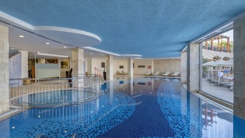 4 outdoor pools, pool umbrellas, sun loungers