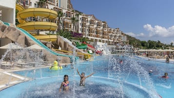4 outdoor pools, pool umbrellas, sun loungers