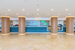 6 bares, bar junto a la piscina, bar en la playa