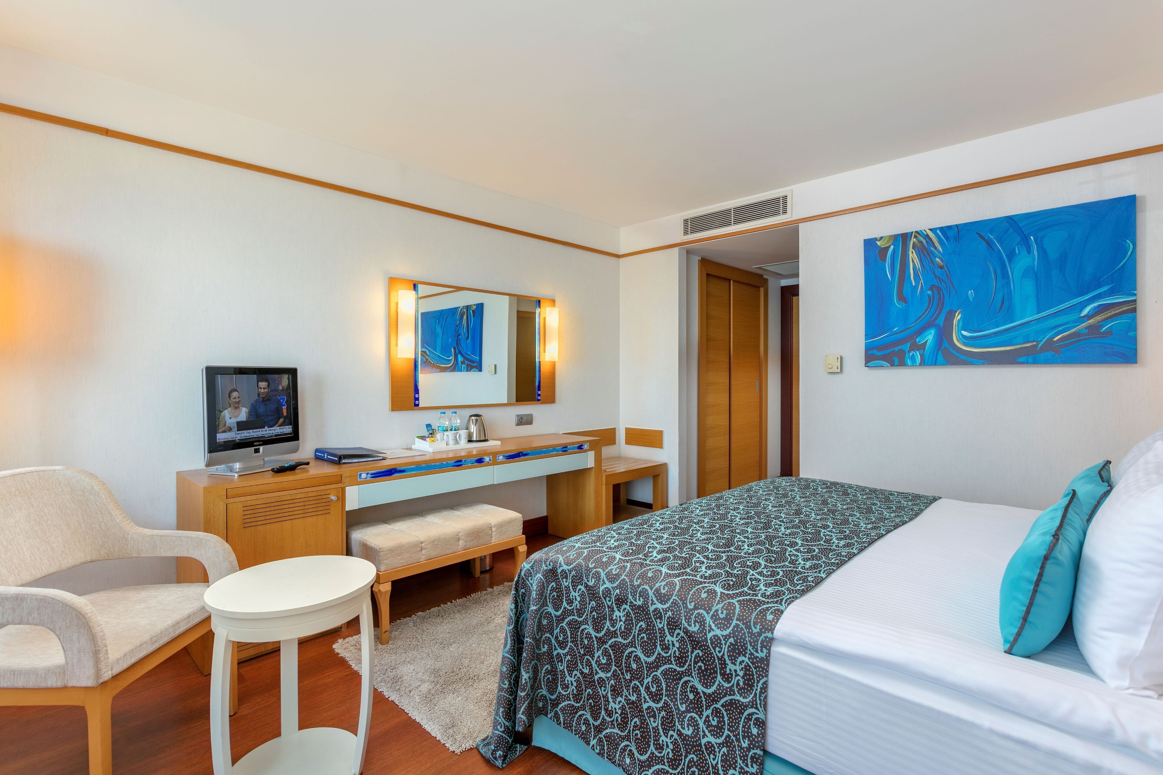 Premium bedding, free minibar, in-room safe, soundproofing