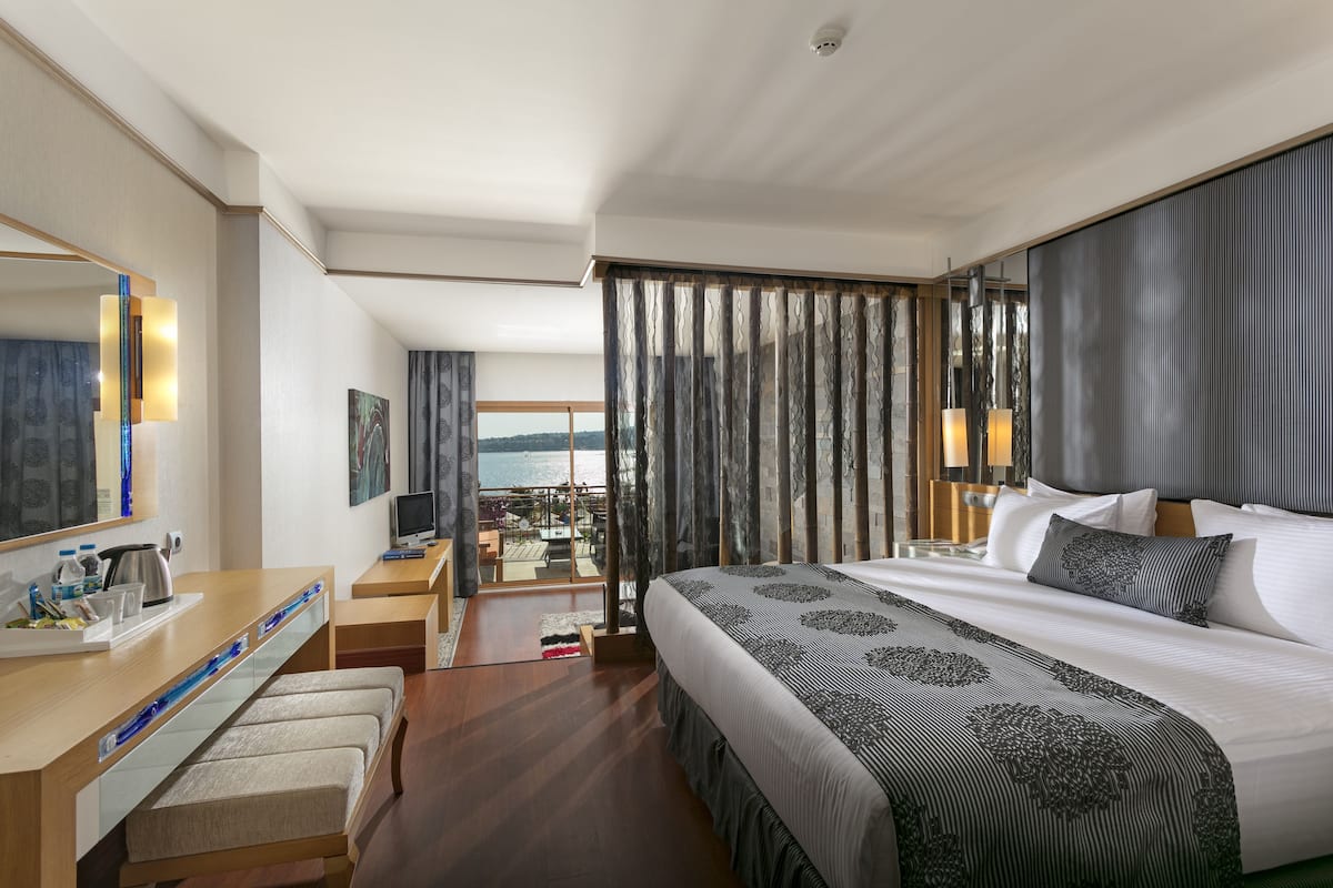 Ropa de cama de alta calidad y artículos del minibar gratis