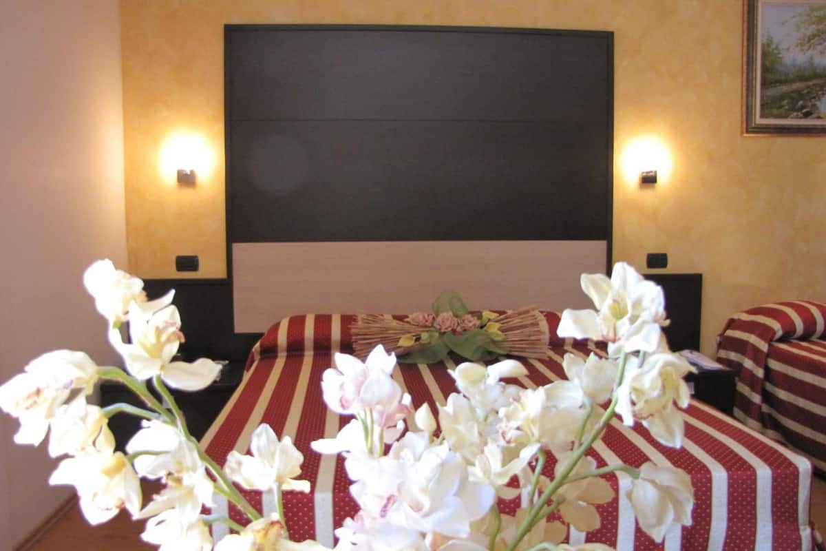 minibar, in-room safe, desk, soundproofing