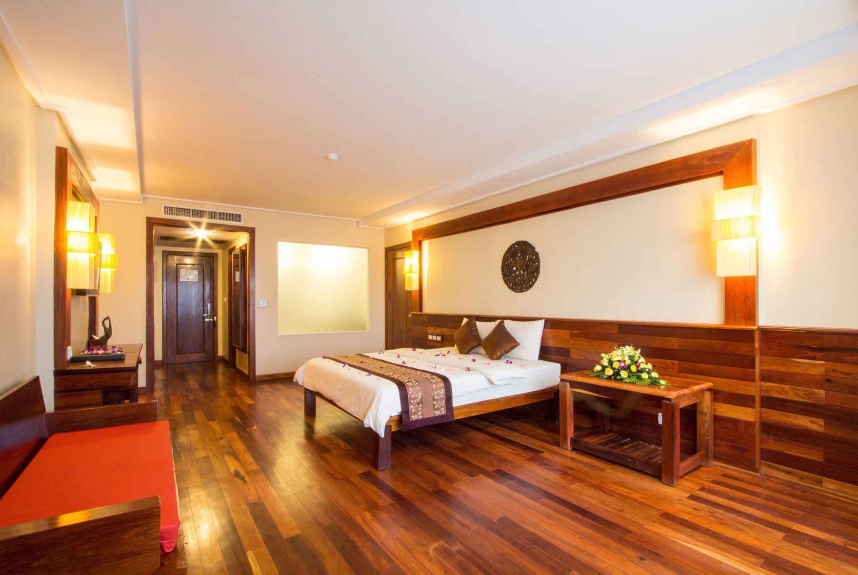 Ropa de cama de alta calidad y minibar 