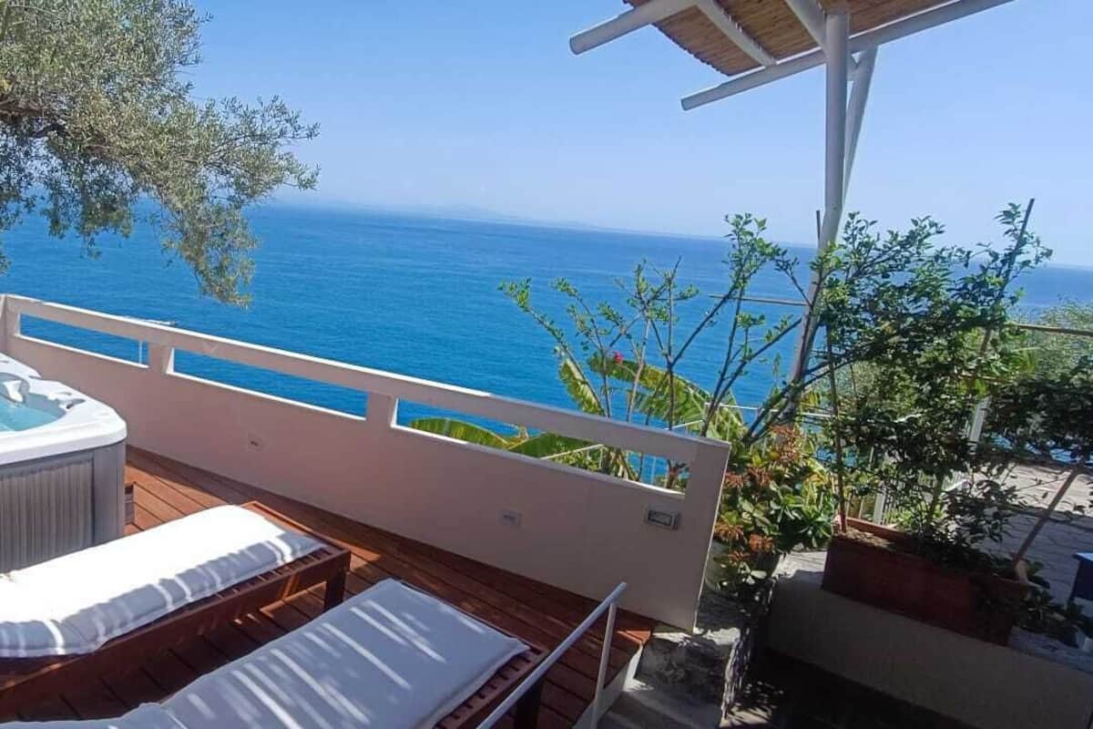 Superior Jacuzzi