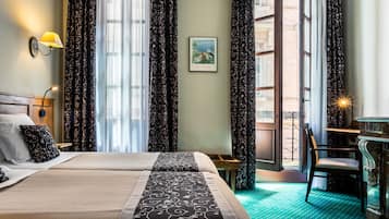 Phòng Tiêu chuẩn, 2 giường đơn | Bộ đồ giường cao cấp, bàn, khu vực làm việc phù hợp cho laptop