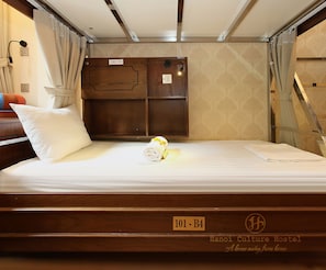 Bed in 4 -Bed Mixed Dormitory Room | Safe