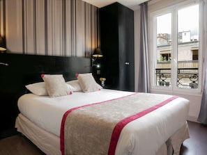 Double Room with Private Bathroom | Escritorio, espacio para trabajar con un portátil, cortinas opacas