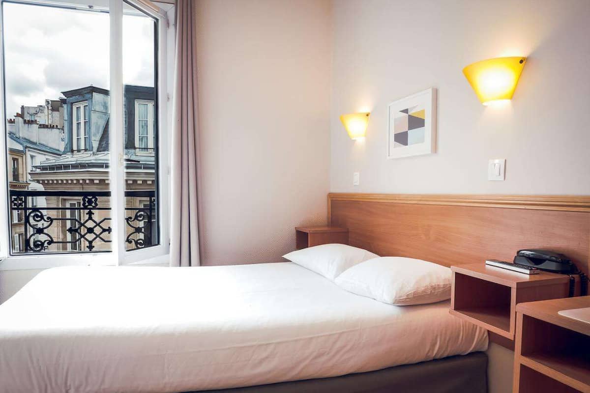 Double Room with Shared Bathroom | Desk, laptop workspace, free WiFi, bed sheets