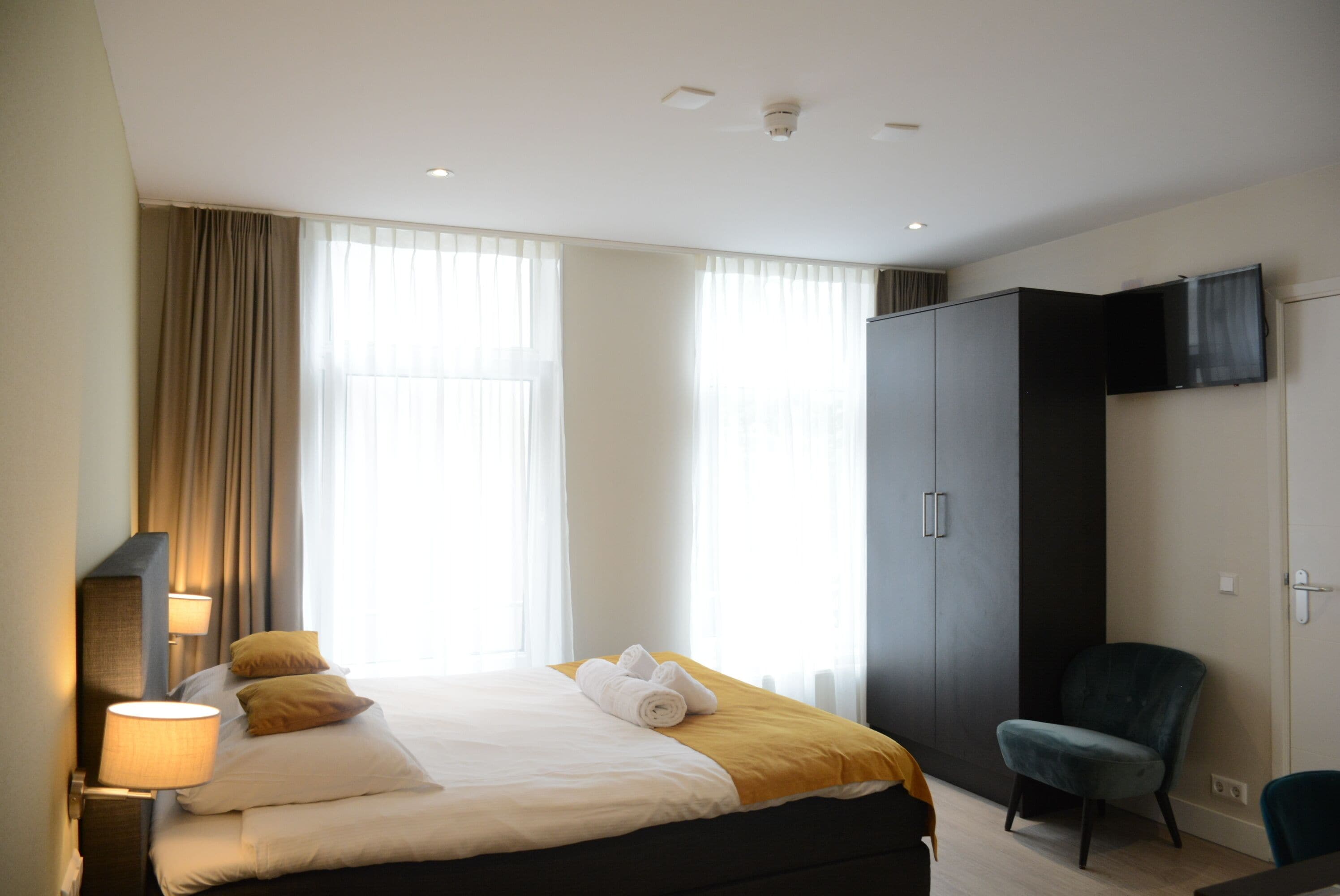 comfort family room | minibar, in-room safe, desk, blackout curtains