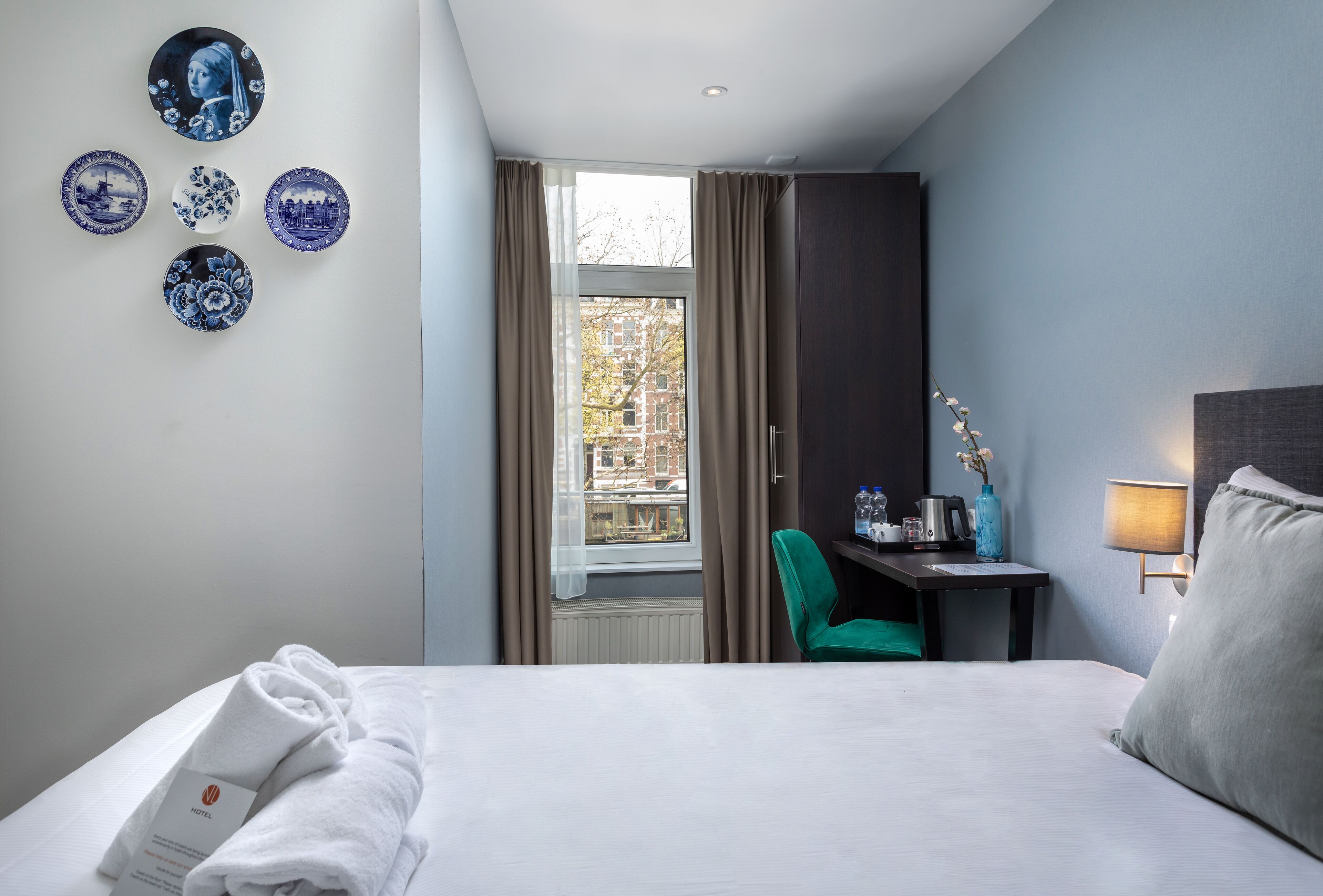 comfort room canal view | minibar, in-room safe, desk, blackout curtains