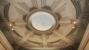 A circular skylight with a decorative ceiling design. - Suites Trastevere (Rome)