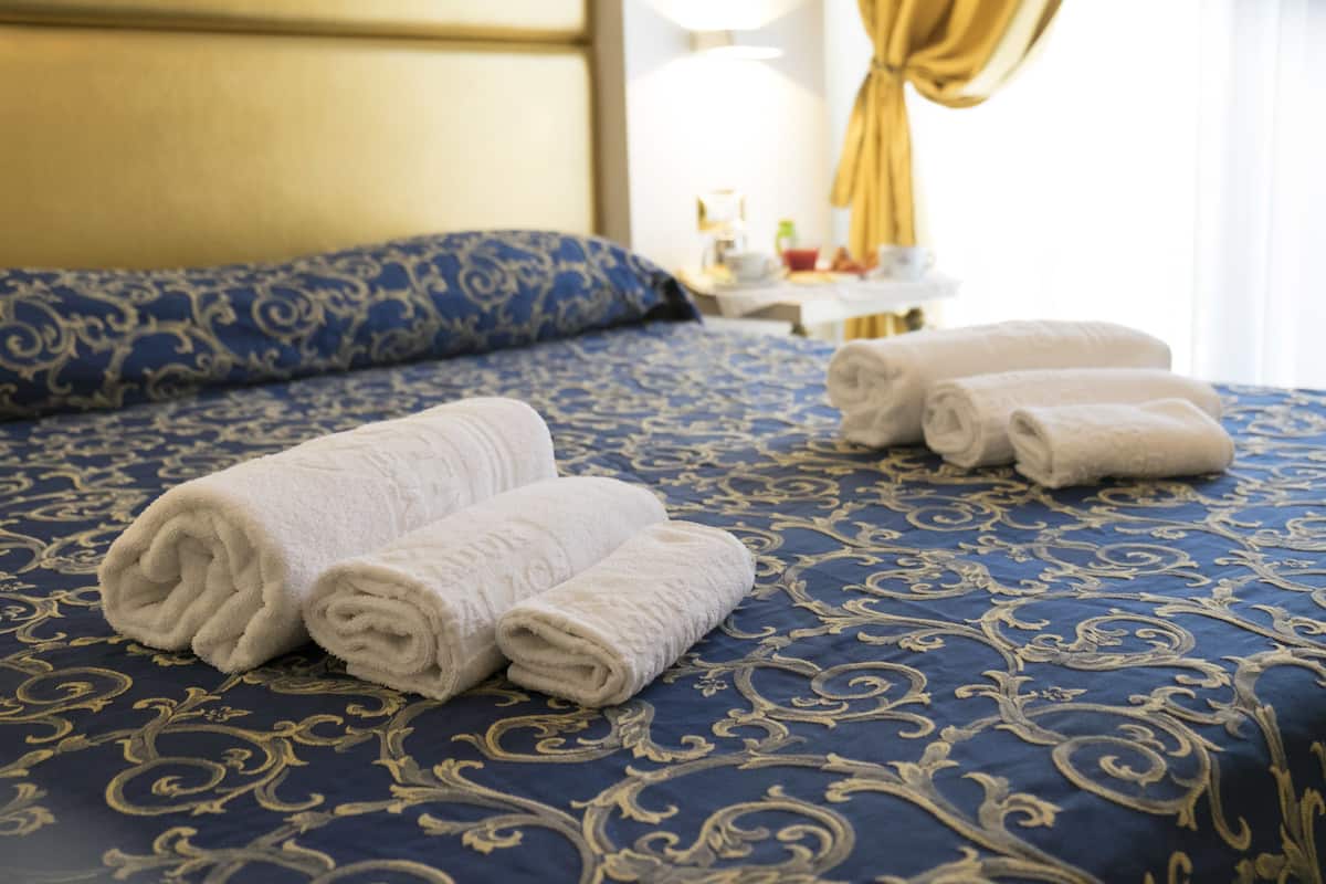 Minibar, in-room safe, free WiFi, bed sheets