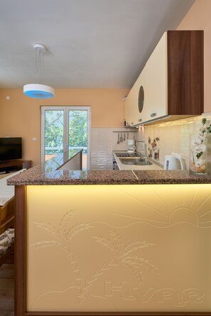 Fridge, microwave, oven, coffee/tea maker