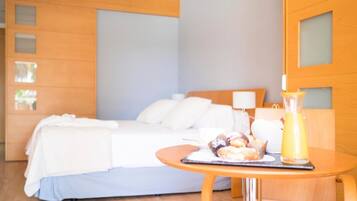 Minibar, coffres-forts dans les chambres, bureau, chambres insonorisées