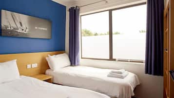 Iron/ironing board, free WiFi, bed sheets