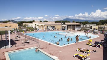 Kolam renang outdoor musiman