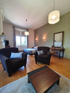 Deluxe Room (La Prestigieuse) | Living area - Le Grézalide (Grezes)