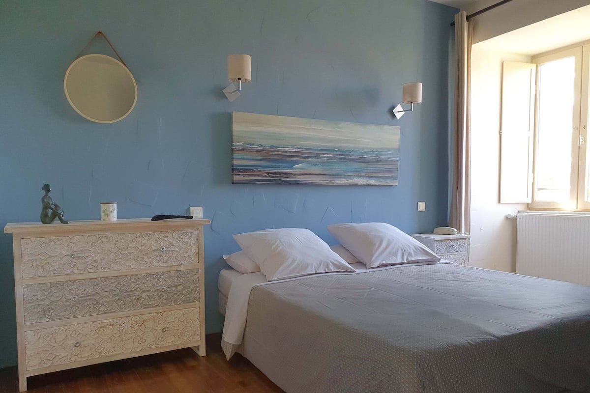 Habitación clásica, 2 camas individuales (La Mélodieuse) | Ropa de cama de alta calidad y minibar