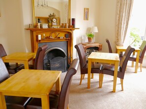 Free daily English breakfast