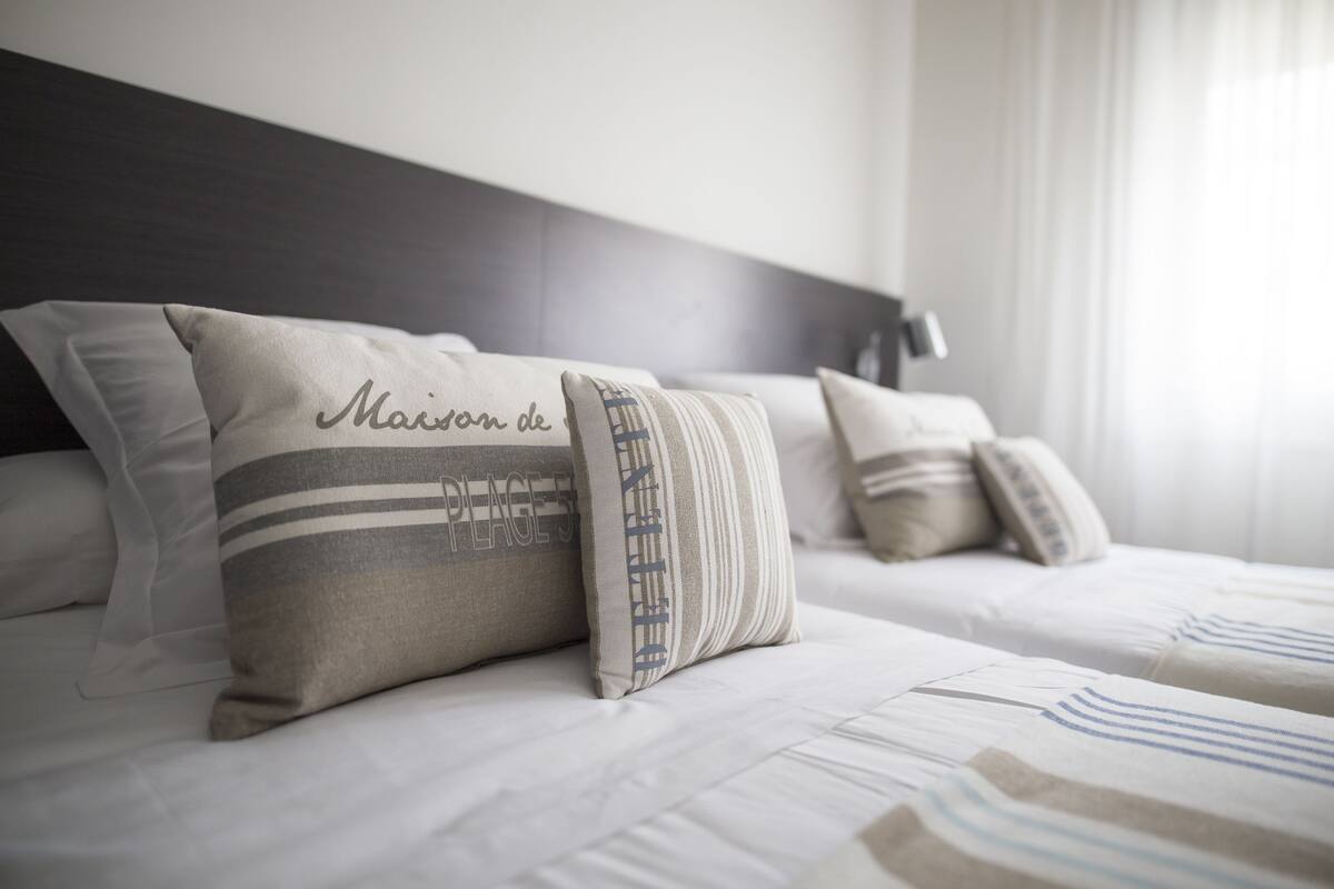 Standardzimmer, 2 Einzelbetten | Daunenbettdecken, Betten mit Memory-Foam-Matratzen, Minibar, Zimmersafe