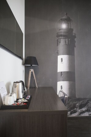 Habitación doble | Edredón, camas con efecto memoria y minibar 