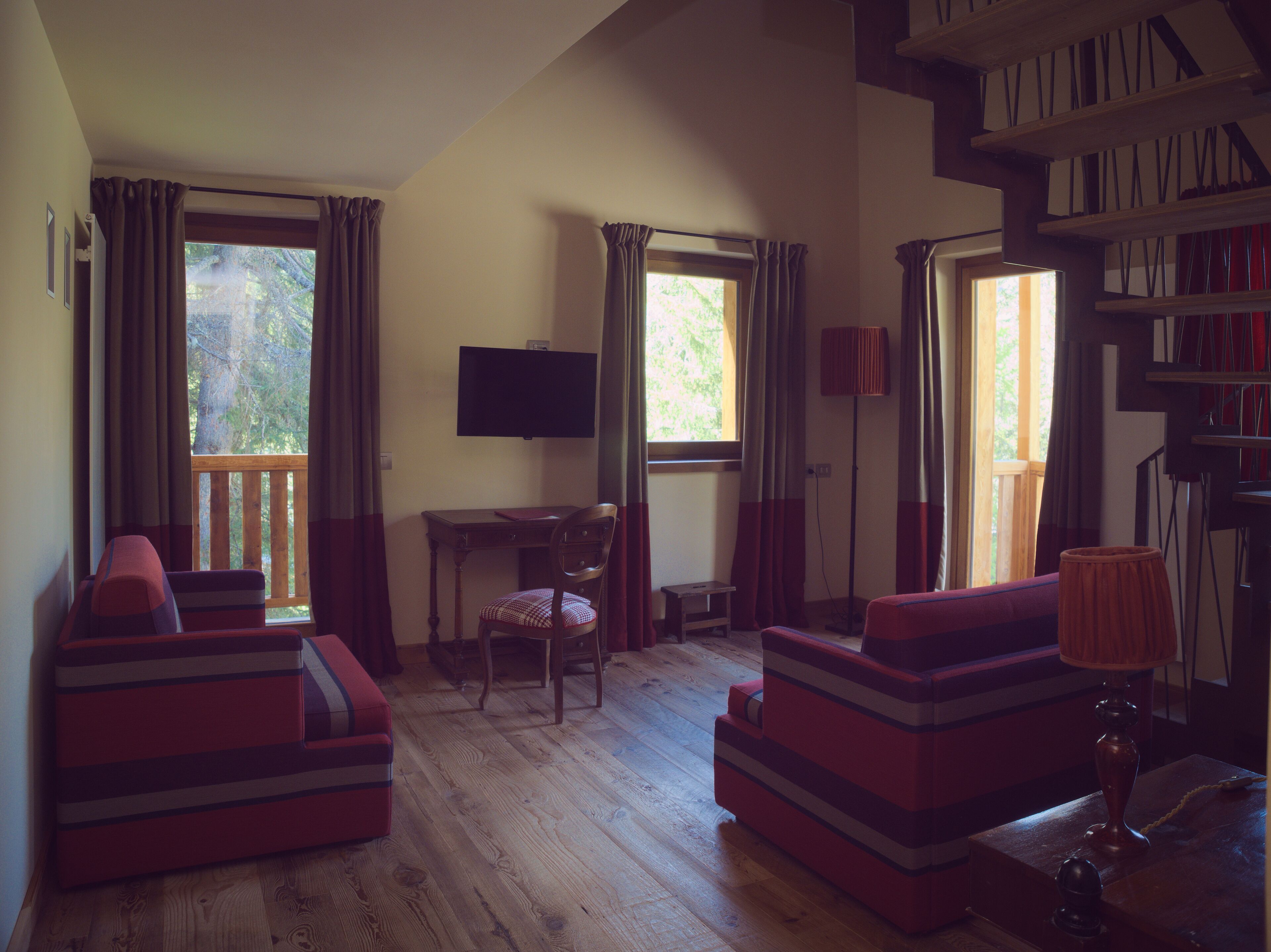 Deluxe suite (King) | Een minibar, een kluis op de kamer, een bureau, gratis wifi