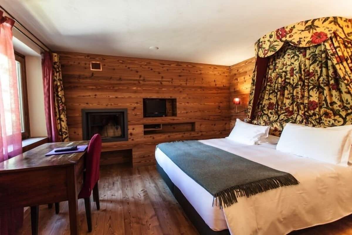 Suite | Minibar, in-room safe, desk, free WiFi
