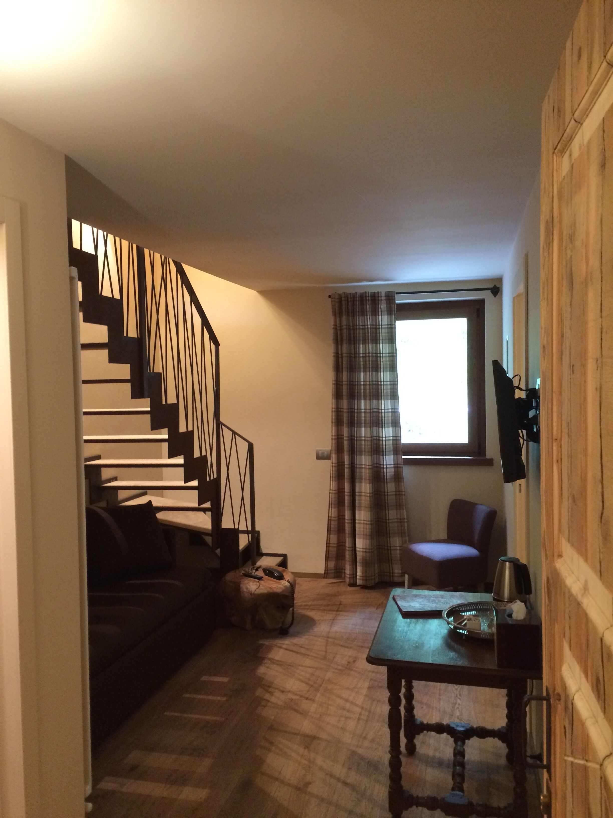 suite | minibar, in-room safe, desk, free wifi