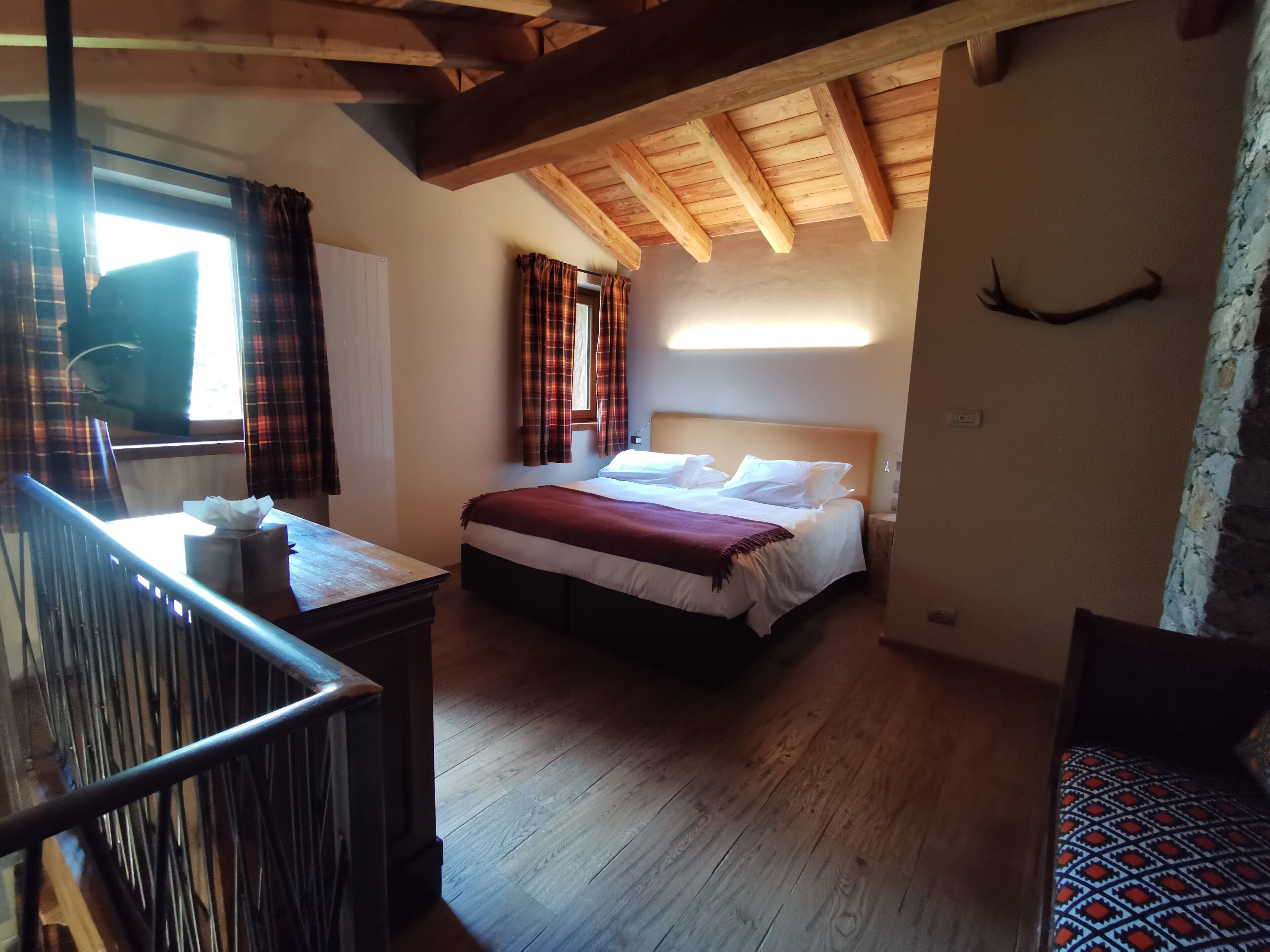 junior suite | minibar, in-room safe, desk, free wifi