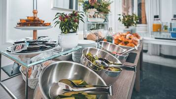 Free daily continental breakfast