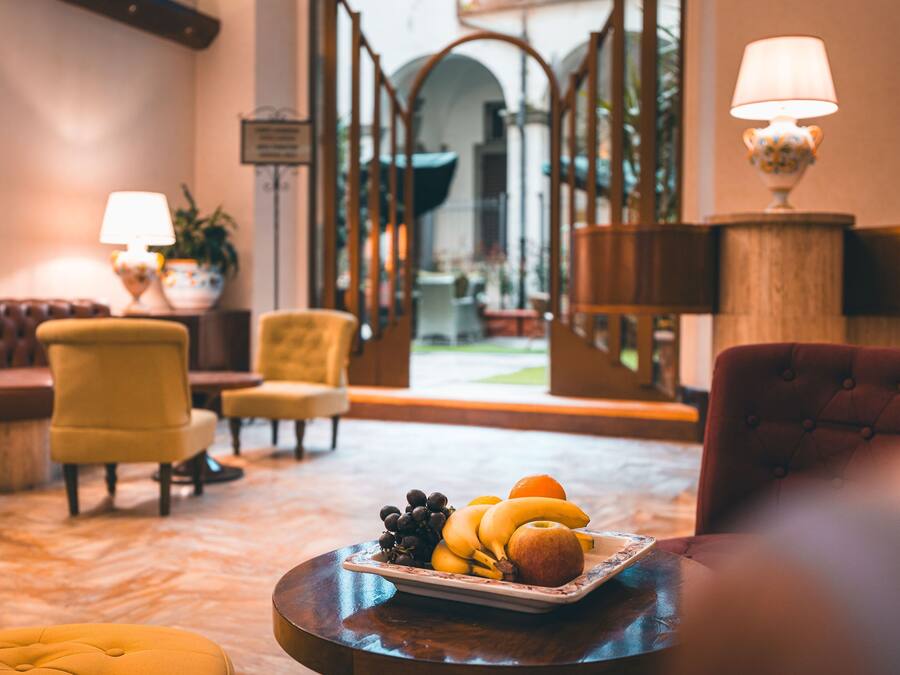 Lobby lounge