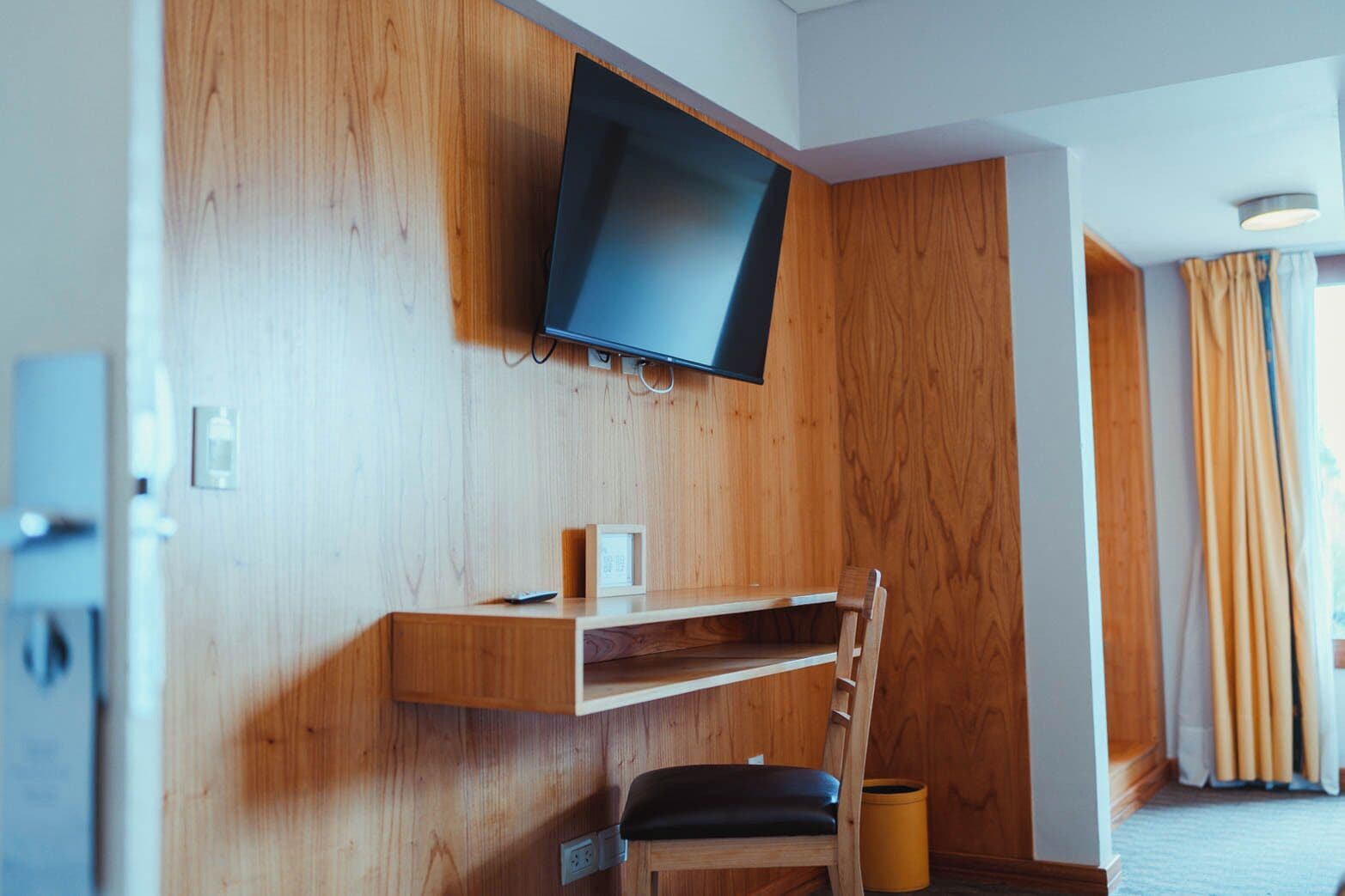 standard double room | 1 bedroom, in-room safe, desk, soundproofing