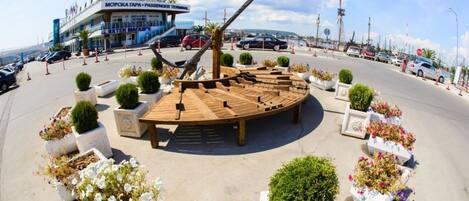 Tempat makan outdoor