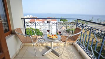 Junior Suite Sea View | Minibar, pengeskab på værelset, skrivebord, gratis Wi-Fi