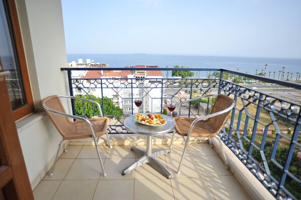 Junior Suite Sea View | Minibar, in-room safe, desk, free WiFi - Hotel Royal Hill (Konyaalti)
