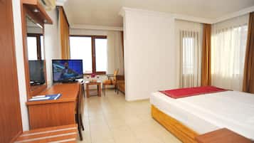 Minibar, safe på rommet, skrivebord og wi-fi (inkludert)