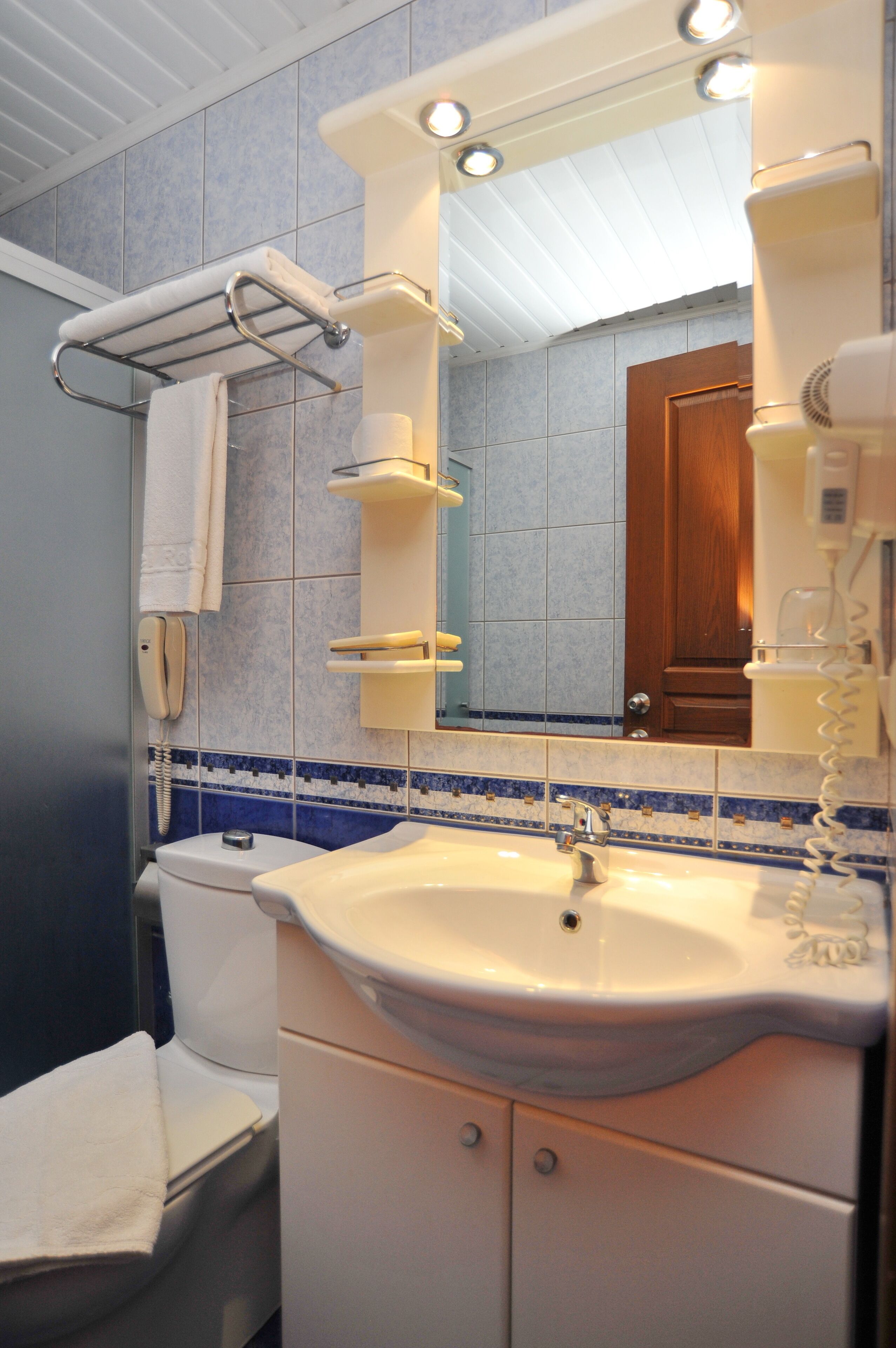 shower, free toiletries, hair dryer, slippers