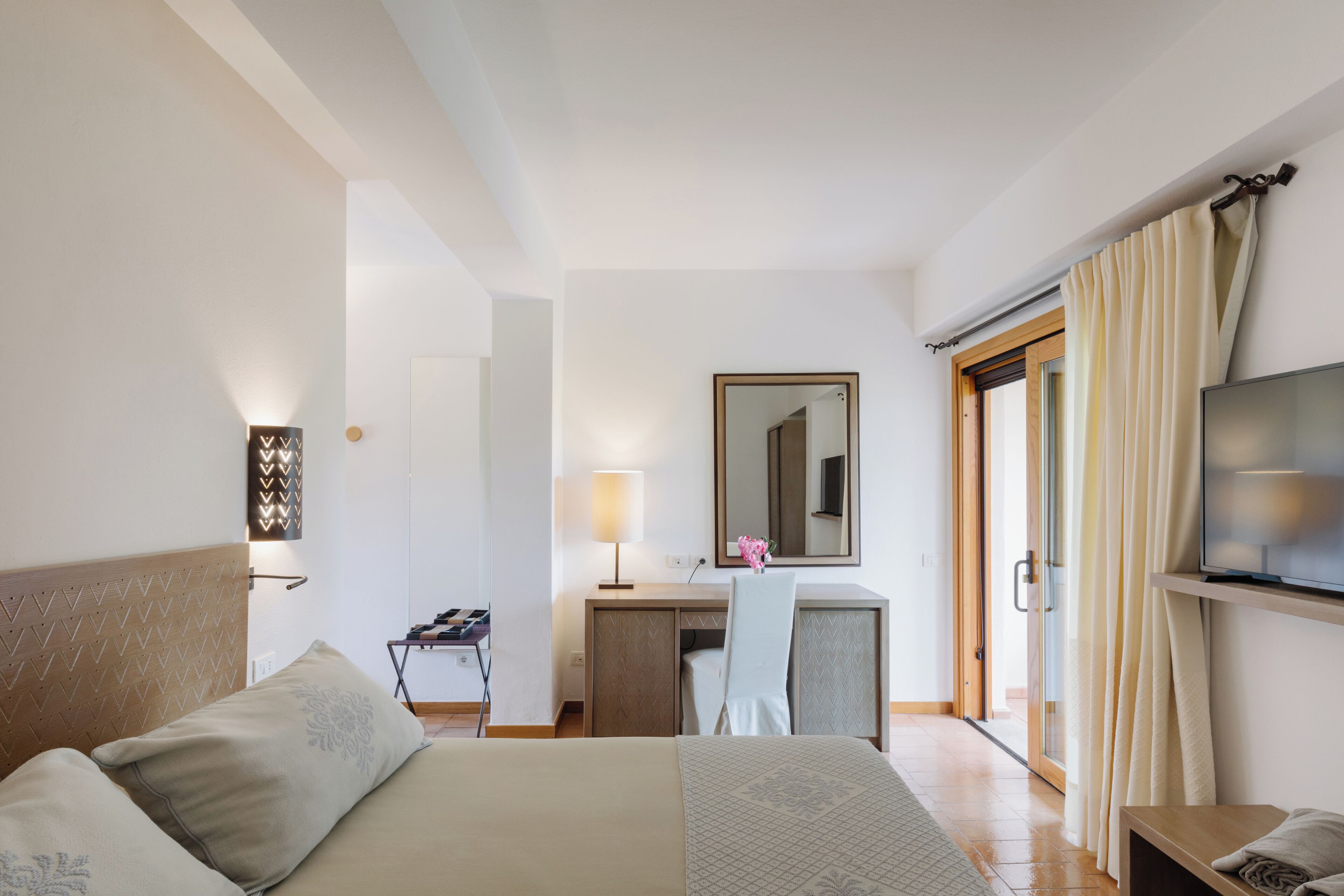 Literie hypoallergénique, minibar, coffres-forts dans les chambres