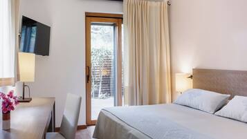 Classic Double or Twin Room | 1 bedroom, hypo-allergenic bedding, minibar, in-room safe